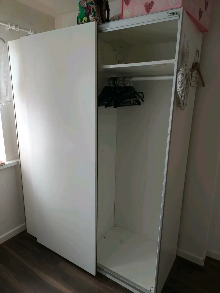 Double slidedrobed wardrobe - Image 4