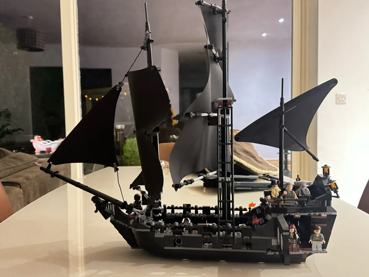 Lego pirates of the Caribbean+ box,instructions - Image 1