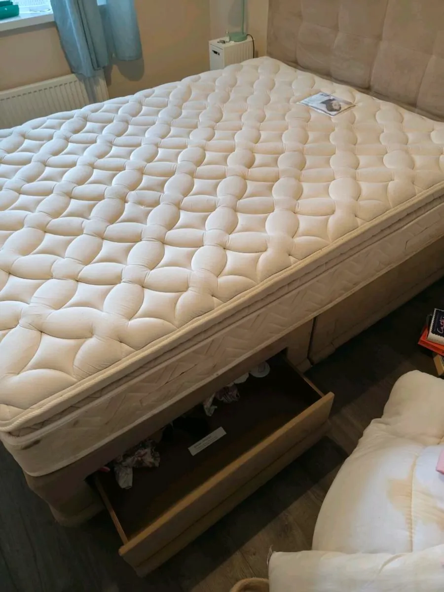 King size bed - Image 2