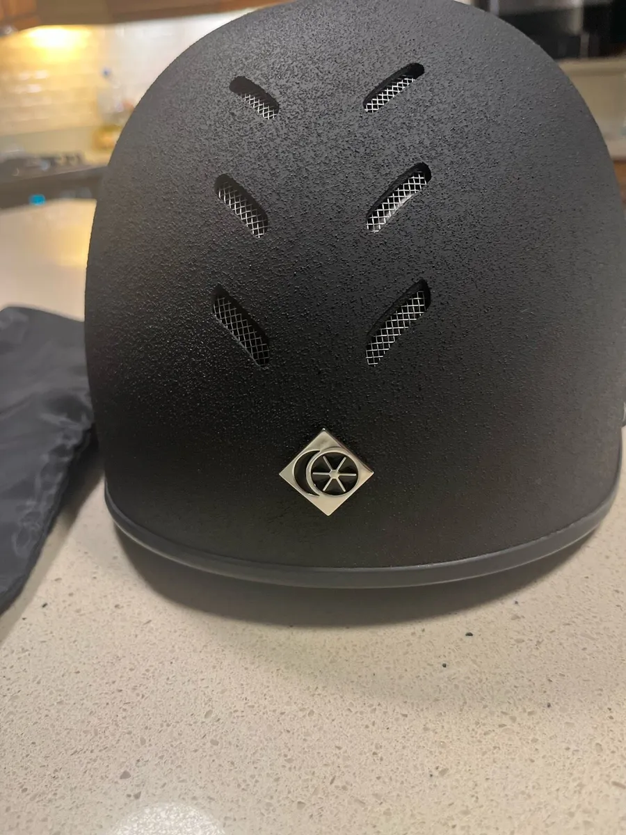 Horse riding helmet - Image 2