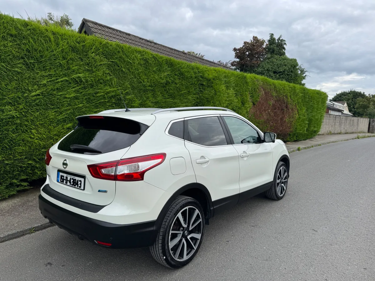 Nissan Qashqai tekna model high spec pearl white - Image 2