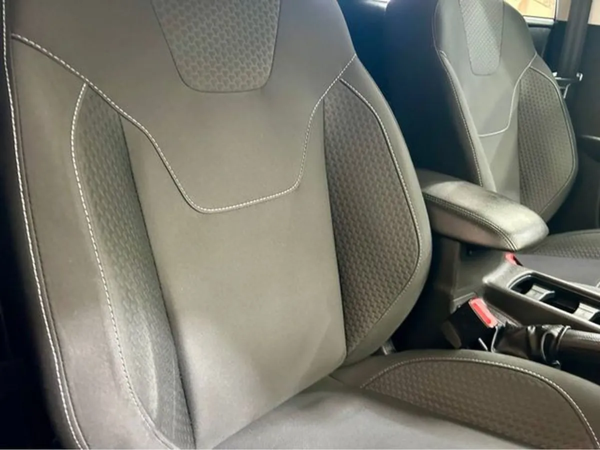 Ford Focus 1.5 Tdci Zetec 120PS 5DR - Image 2