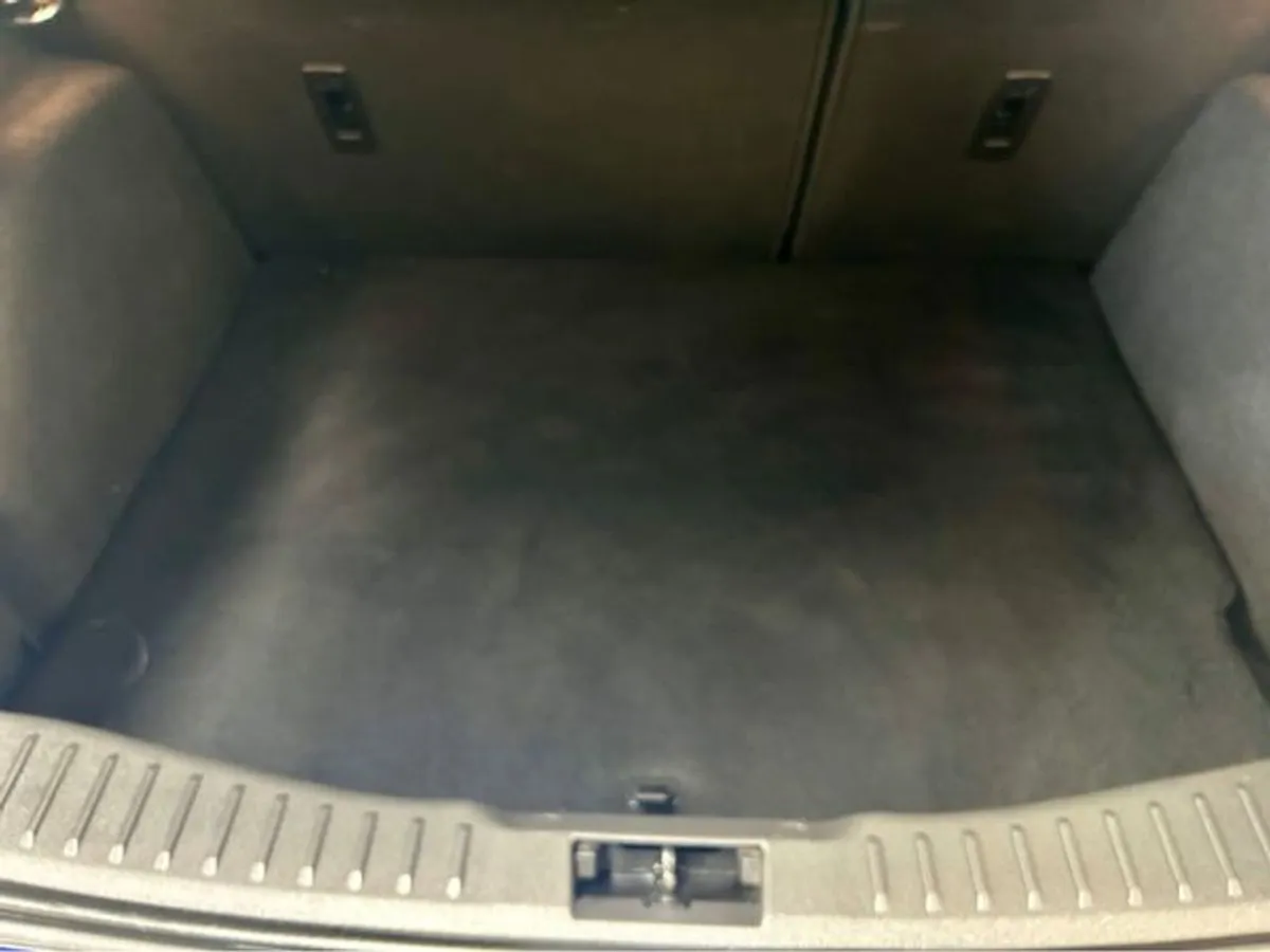 Ford Focus 1.5 Tdci Zetec 120PS 5DR - Image 3