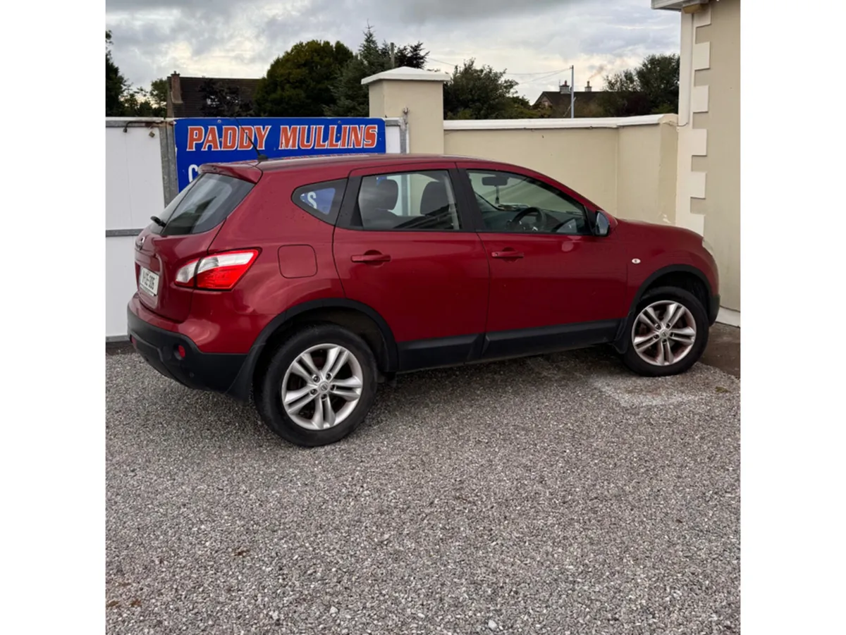 Nissan Qashqai 1.6 SV ISS 5DR - Image 2