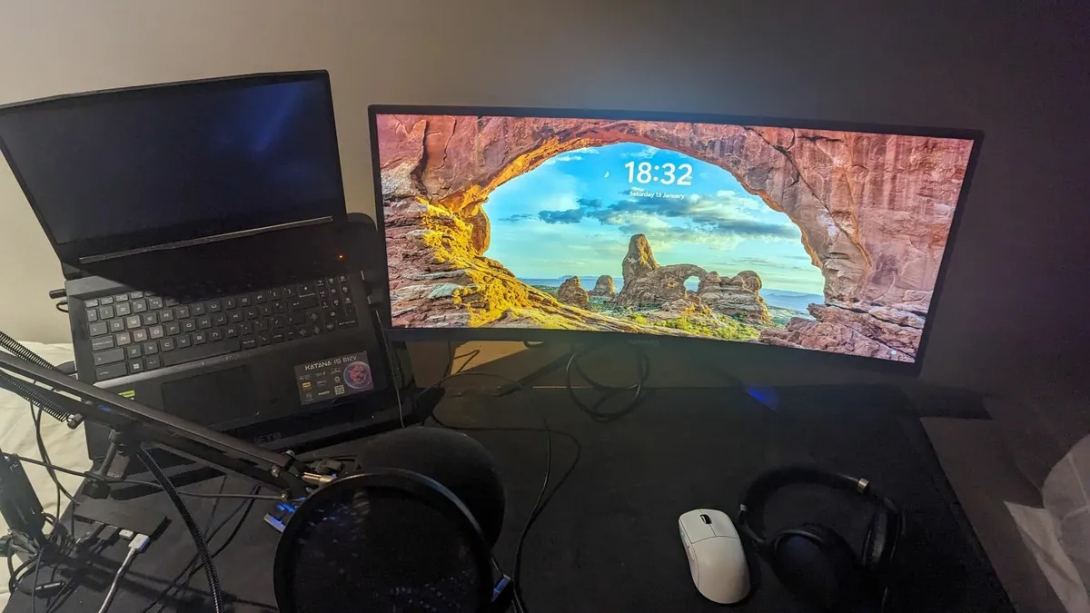 Laptop - Image 1