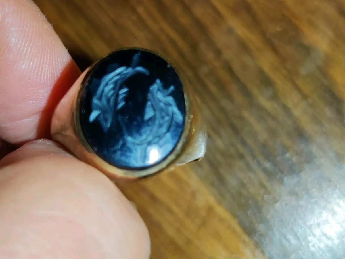 BLACK ONYX FISHES, 9CT Gold Vintage Unisex Ring ! - Image 4