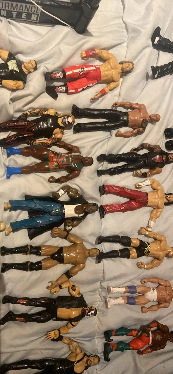 WWE figures and ring - Image 4