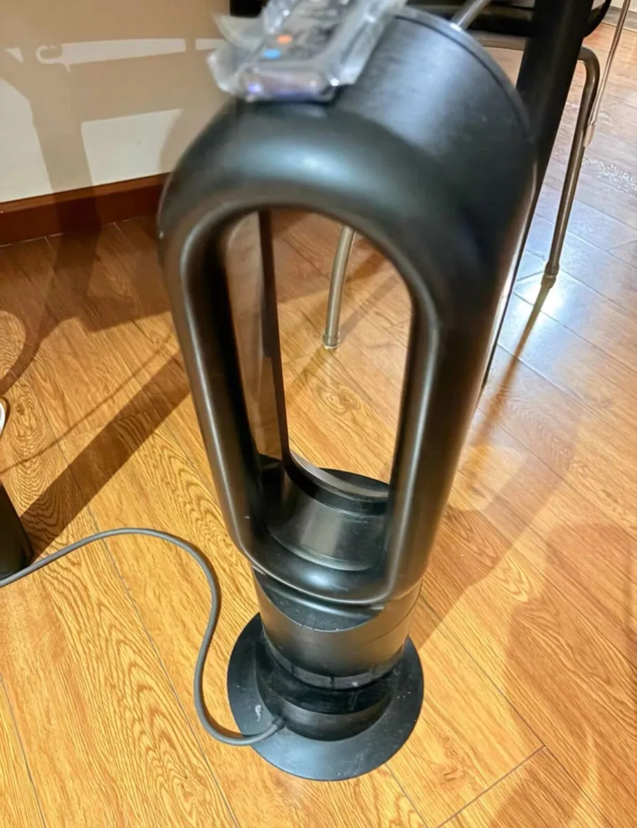 Dyson AM09 Hot + Cool Fan Heater - Image 1