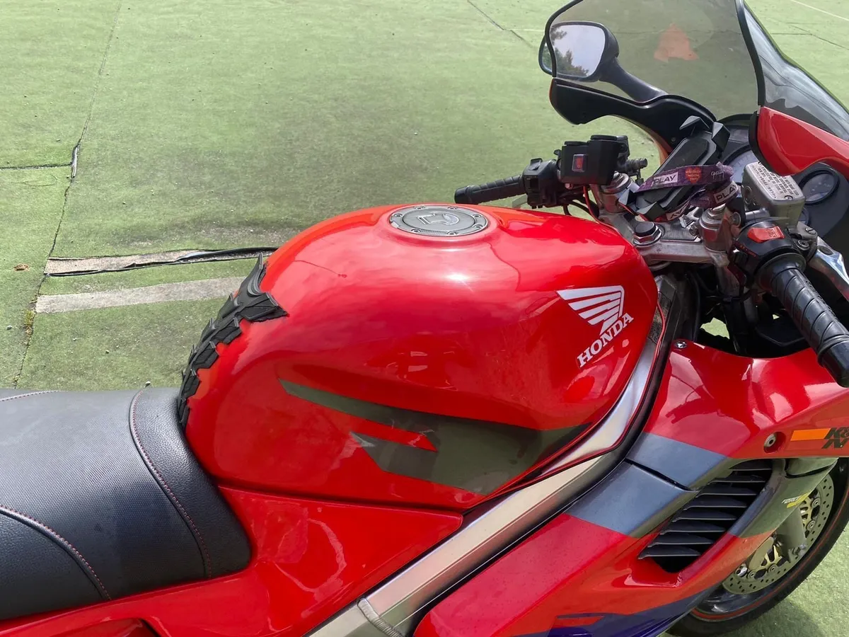 Honda vfr750 - limited edition - Image 4