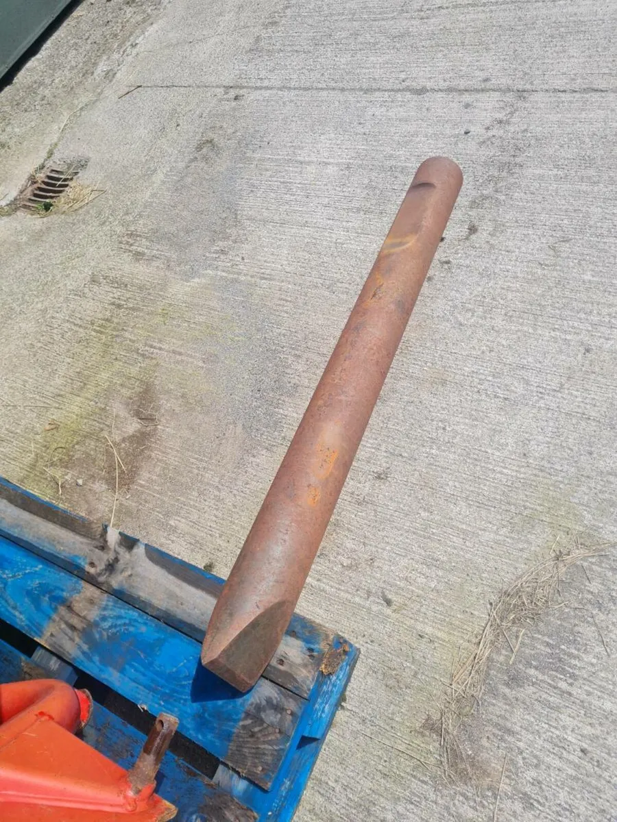 Rock breaker chisel 1300x120 - Image 1