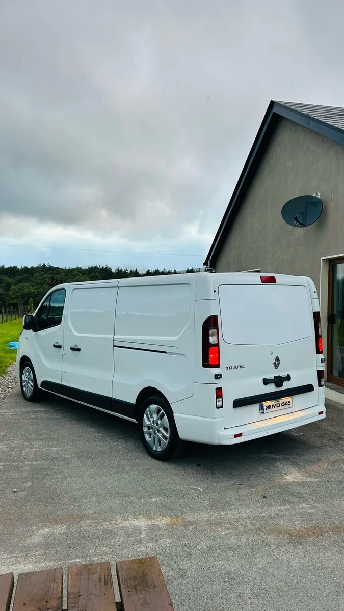 2021 Renault trafic DCI 145 sport - Image 3