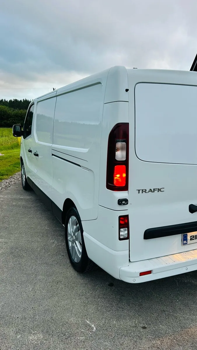 2021 Renault trafic DCI 145 sport - Image 4
