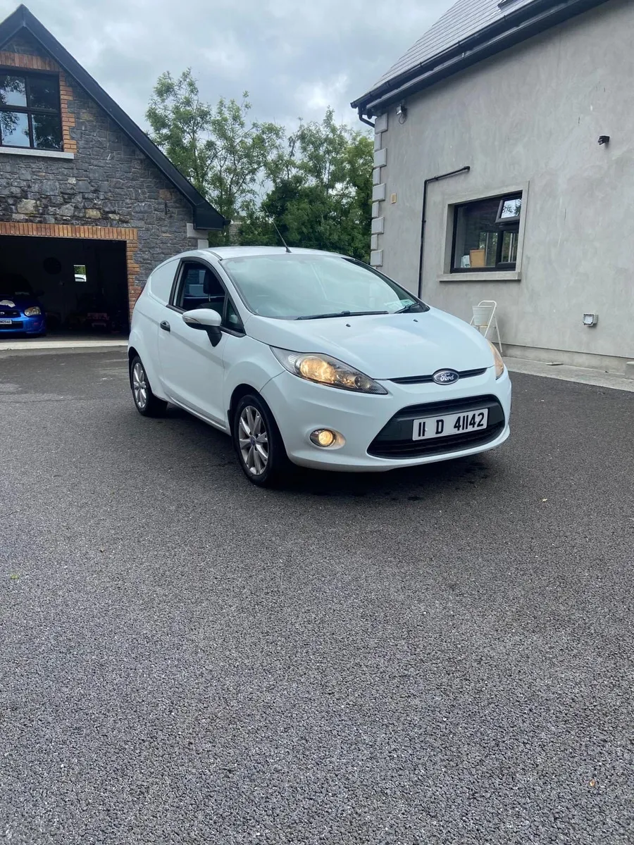 Ford fiesta van - Image 4