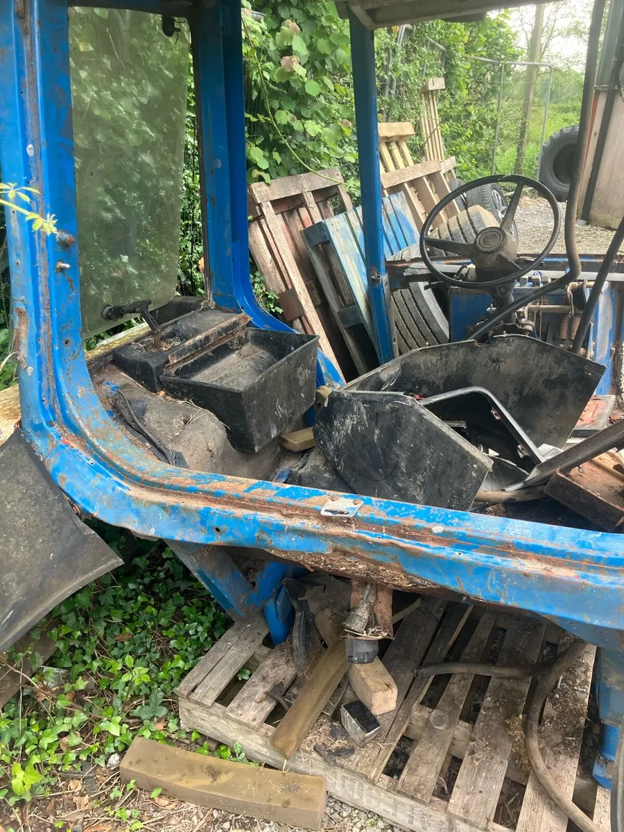 Super Q Cab, Trima 1620 loader. - Image 1