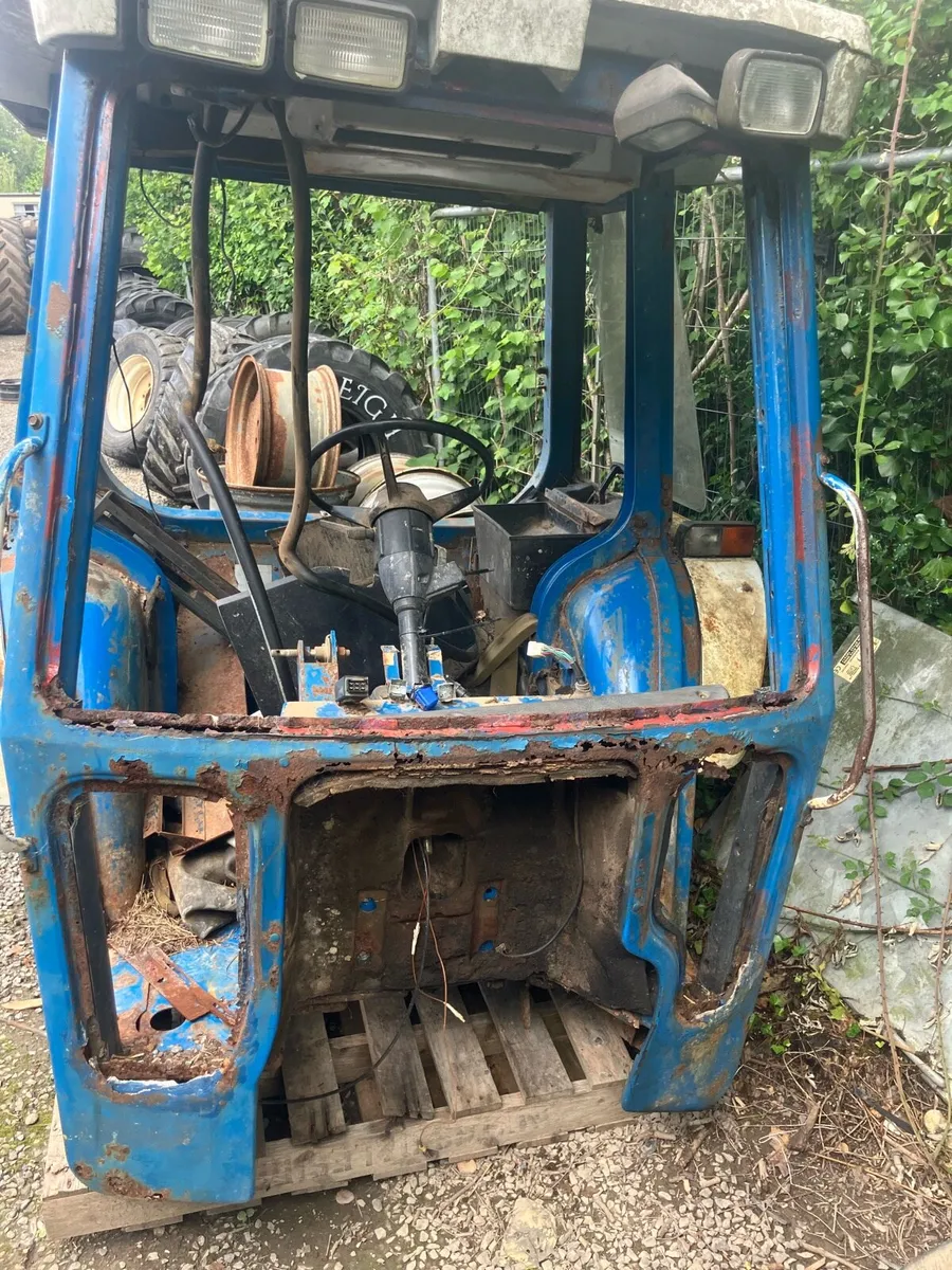 Super Q Cab, Trima 1620 loader. - Image 2