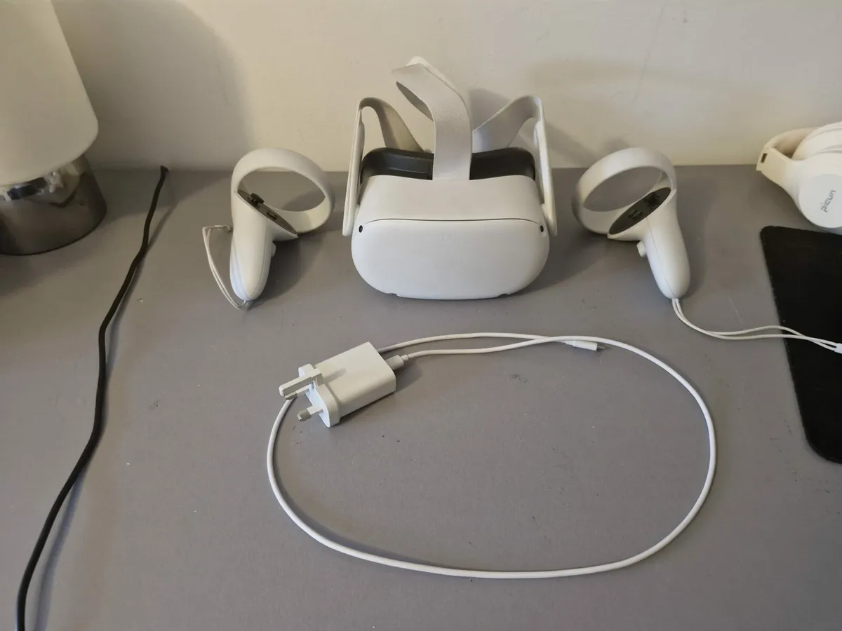 Oculus Quest 2 - Image 1