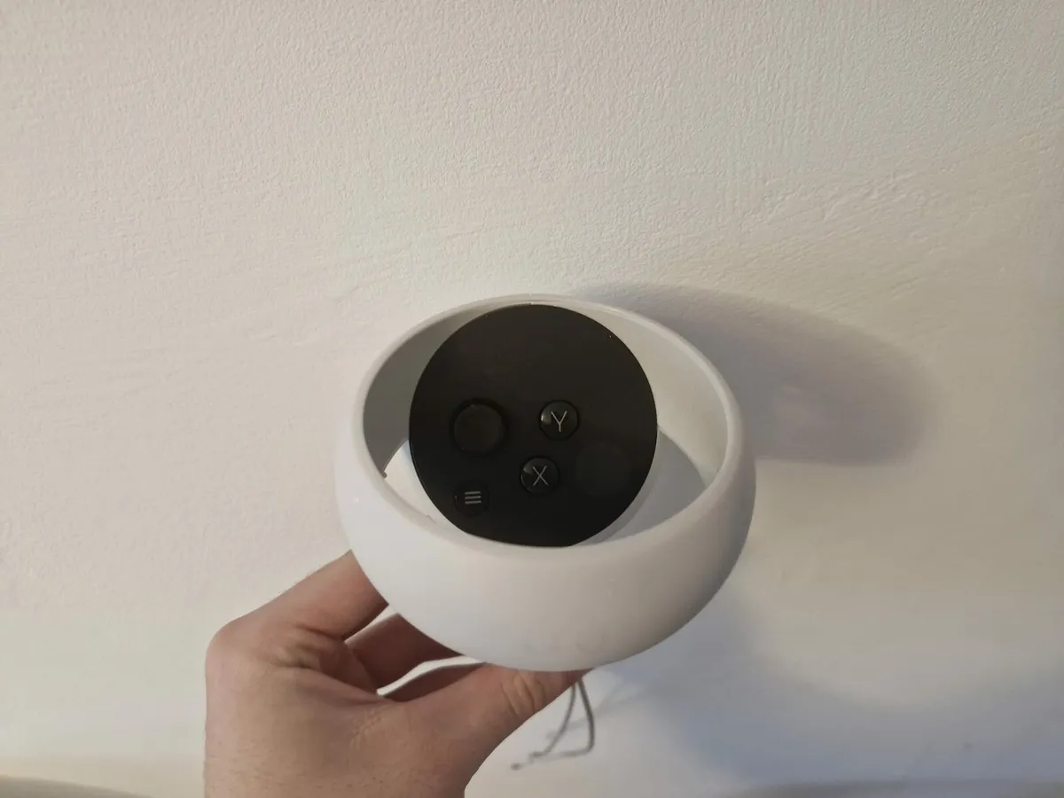 Oculus Quest 2 - Image 4