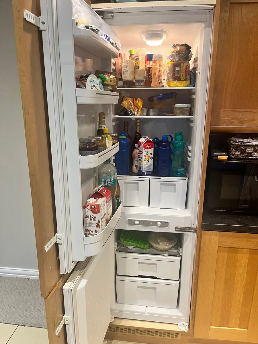 Integrated fridge freezer - Image 1