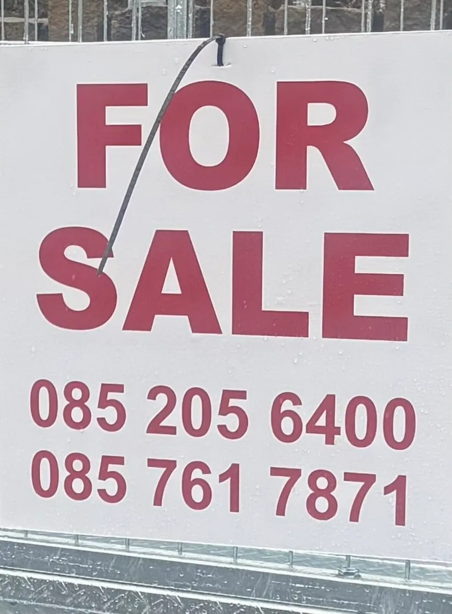 100  wheelbarrows. €2000 0852056400 - Image 2
