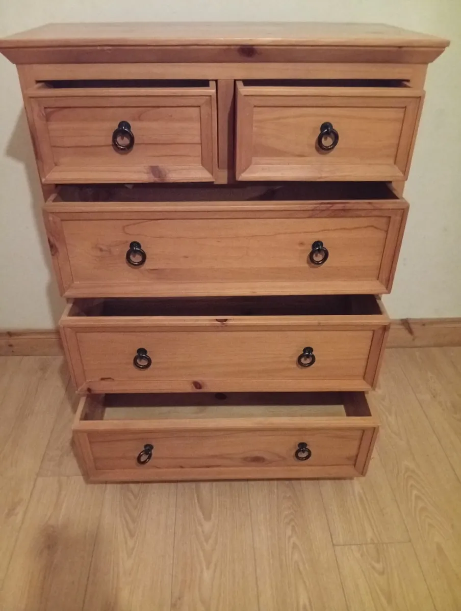 Solid Modern Quality Roomy Chest of drawers - Image 3