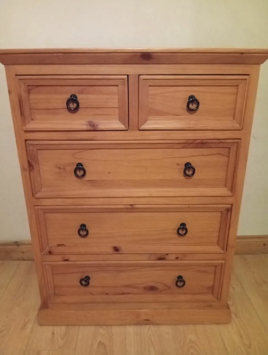 Solid Modern Quality Roomy Chest of drawers - Image 1