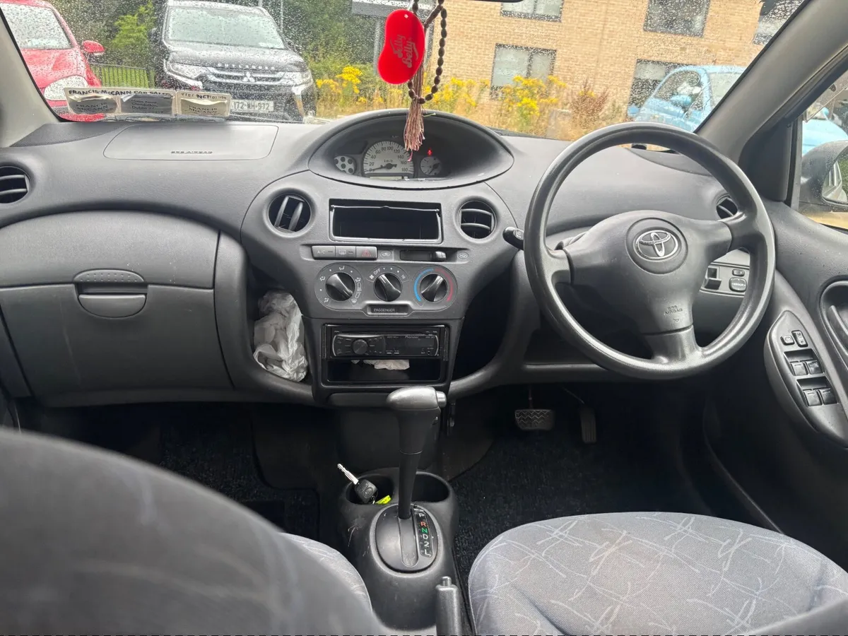 Toyota Vitz 04 - Image 4