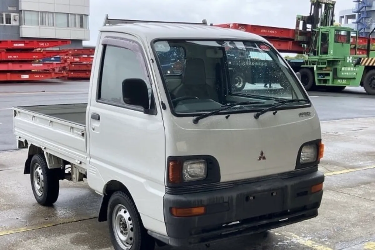 Mitsubishi Minicab 4 wheel drive - Image 2