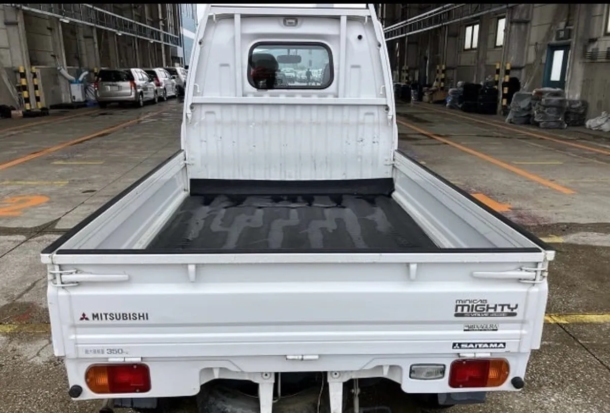Mitsubishi Minicab 4 wheel drive - Image 3