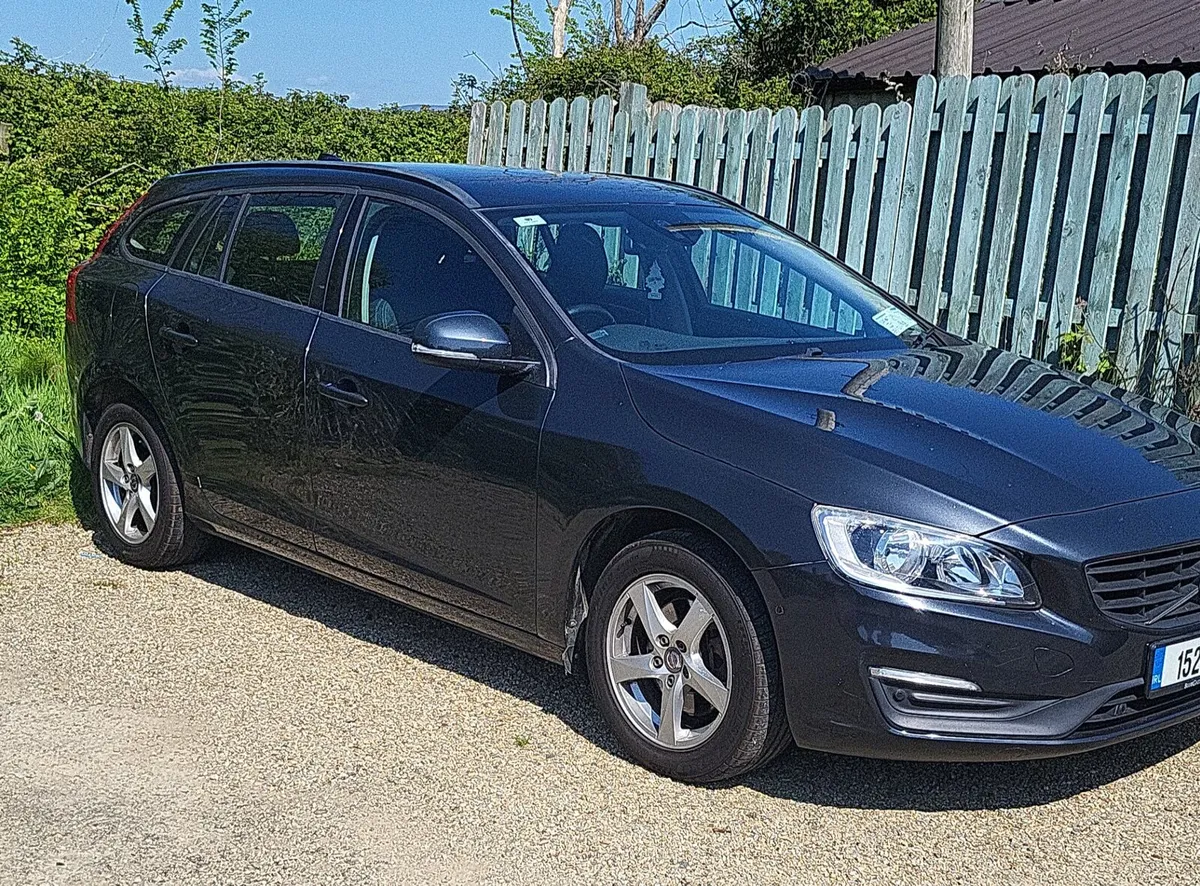 Volvo v60 - Image 2