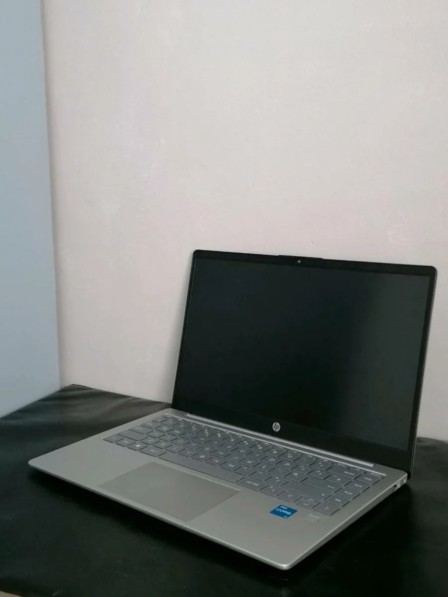HP Pavilion SE 14" Laptop - Intel Core i3, 256 GB - Image 1