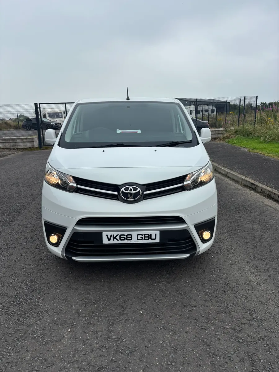 2018 Toyota Proace  Factory crew cab  6 seater - Image 2