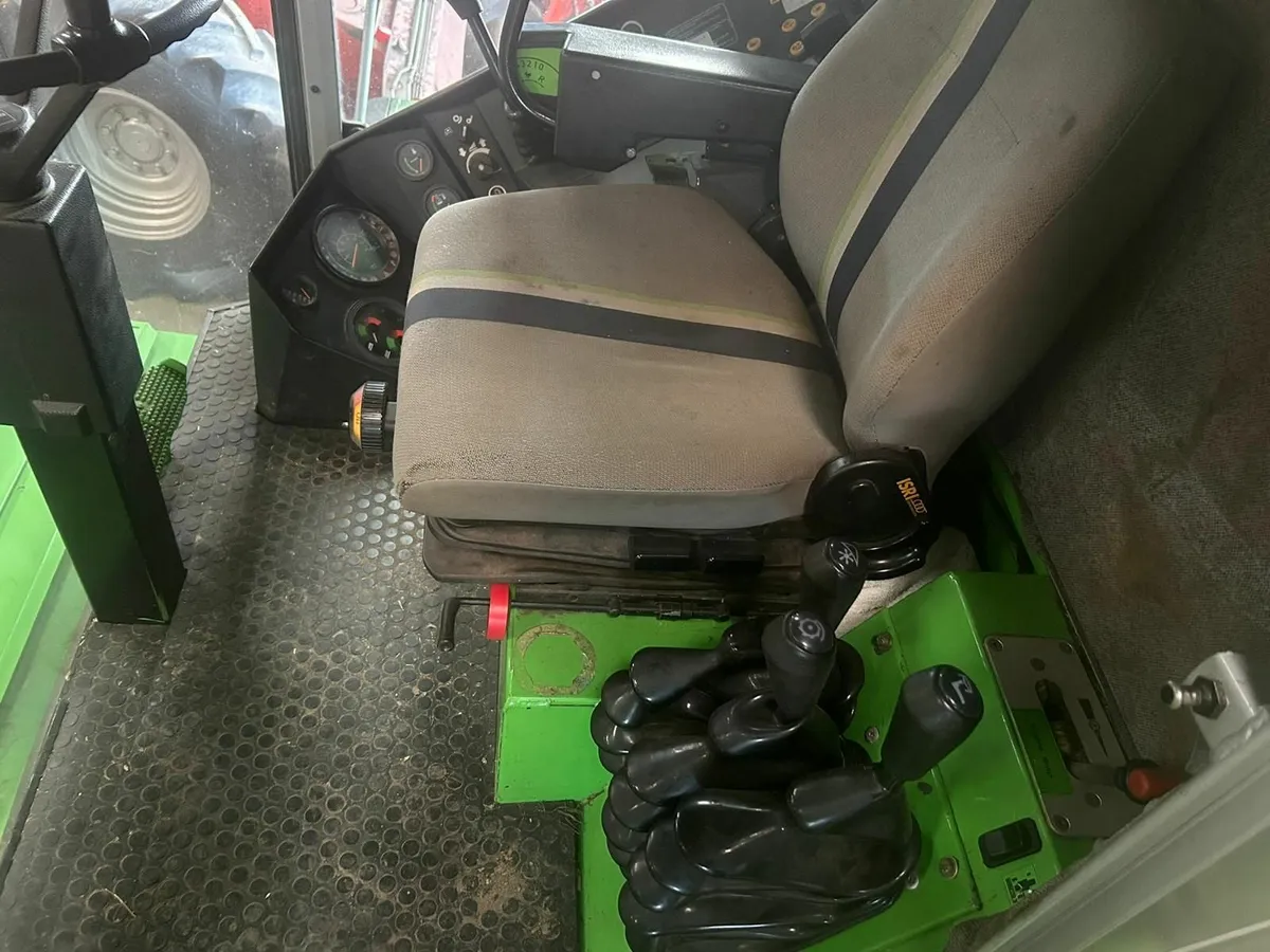 Deutz Fahr 4075 combine - Image 2