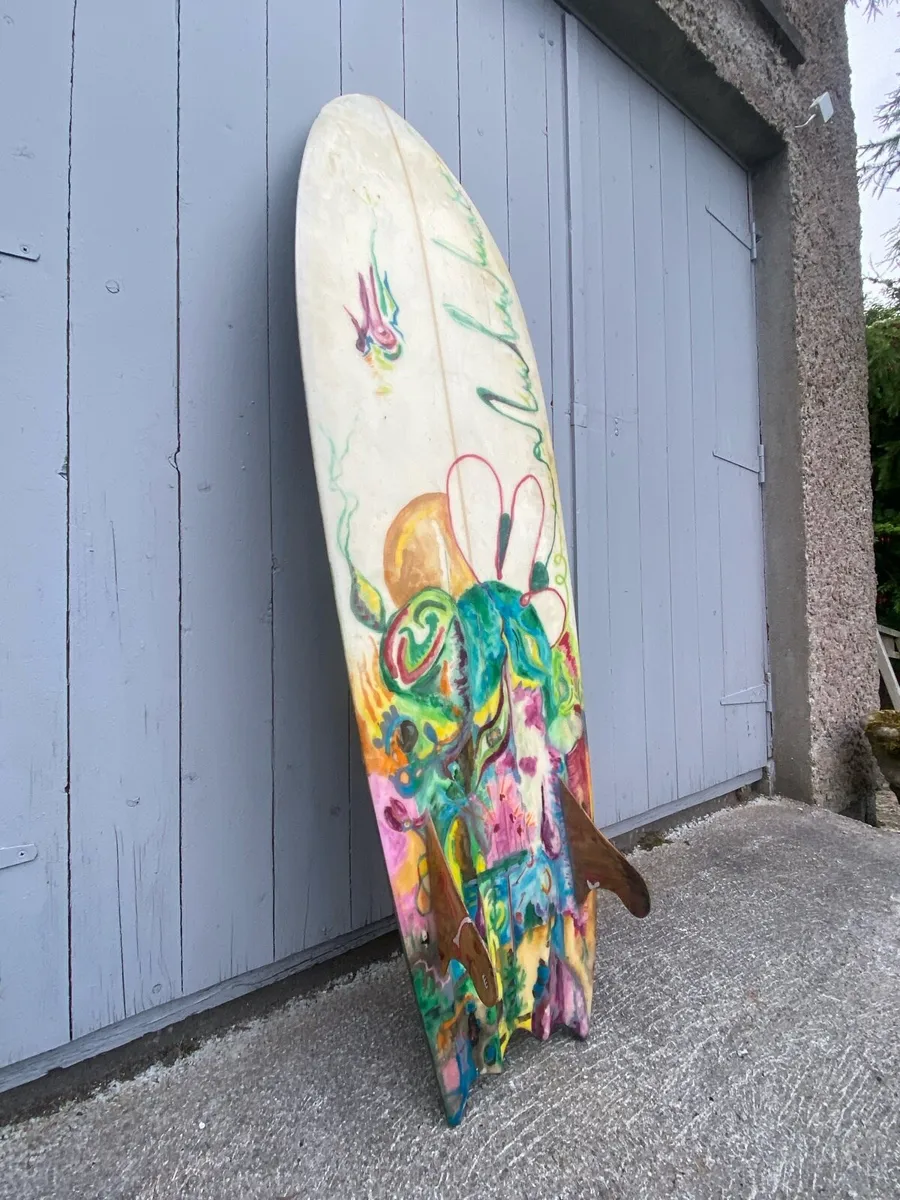 Surfboard 5’5” w channels n battail - Image 1