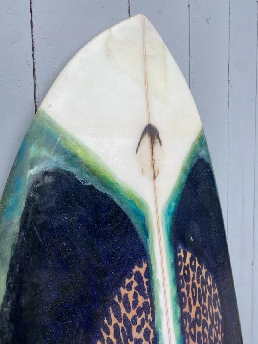 Surfboard 5’5” w channels n battail - Image 2