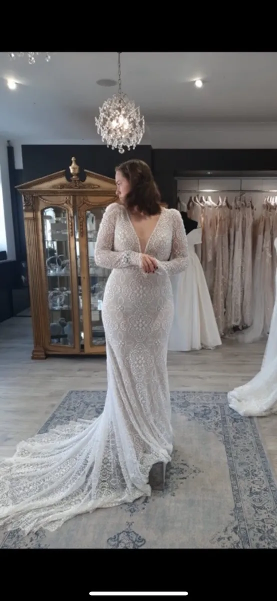 Wedding dress - Image 1