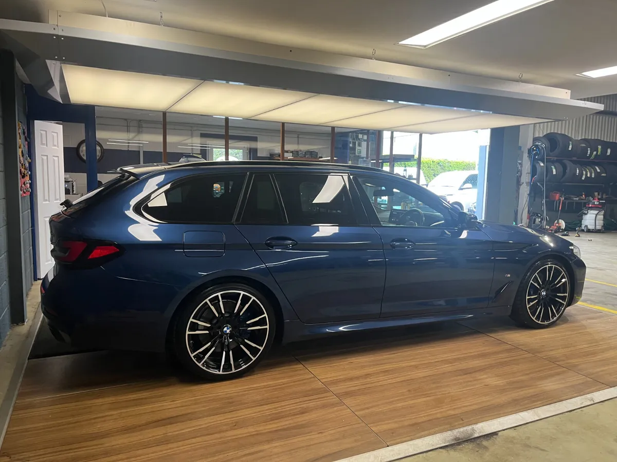 BMW 5-Series Estate M Sport 520D 2022 - Image 4