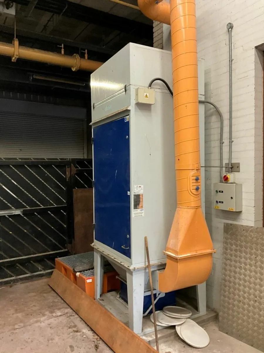 DISA AUTO M30E 3 PHASE DUST EXTRACTOR - Image 1