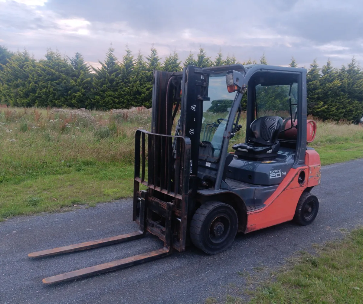 TOYOTA FORKLIFT - Image 1
