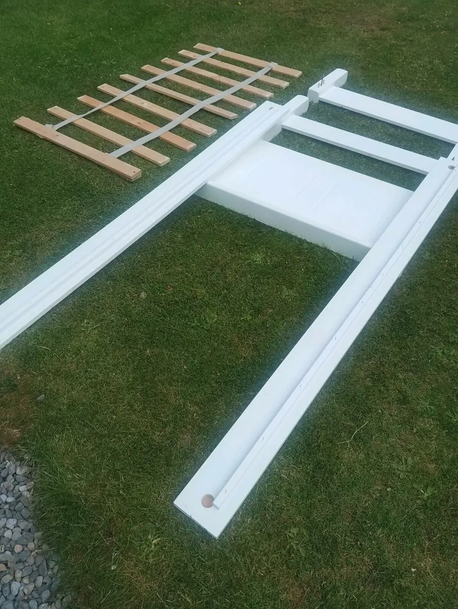 Single bed frame - Image 1