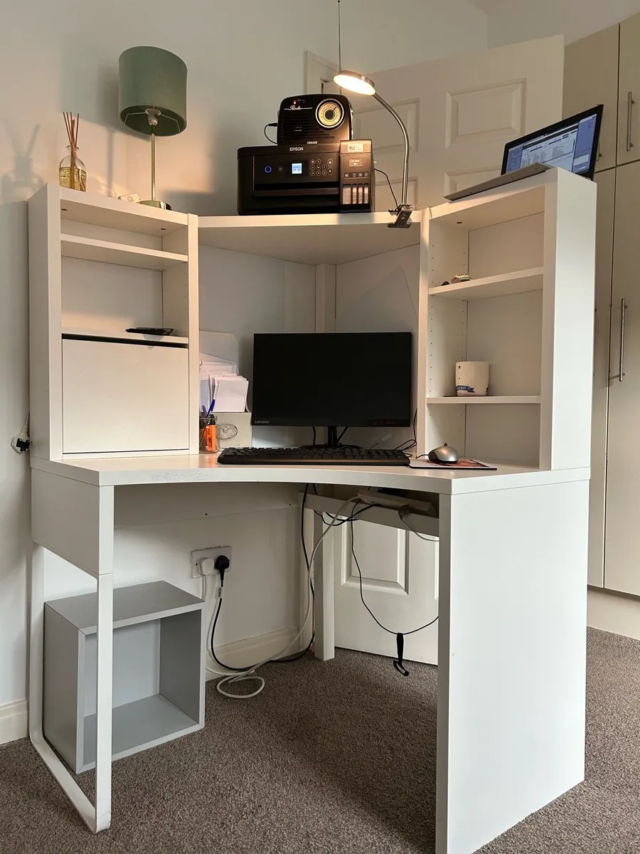 Corner office desk - Image 1