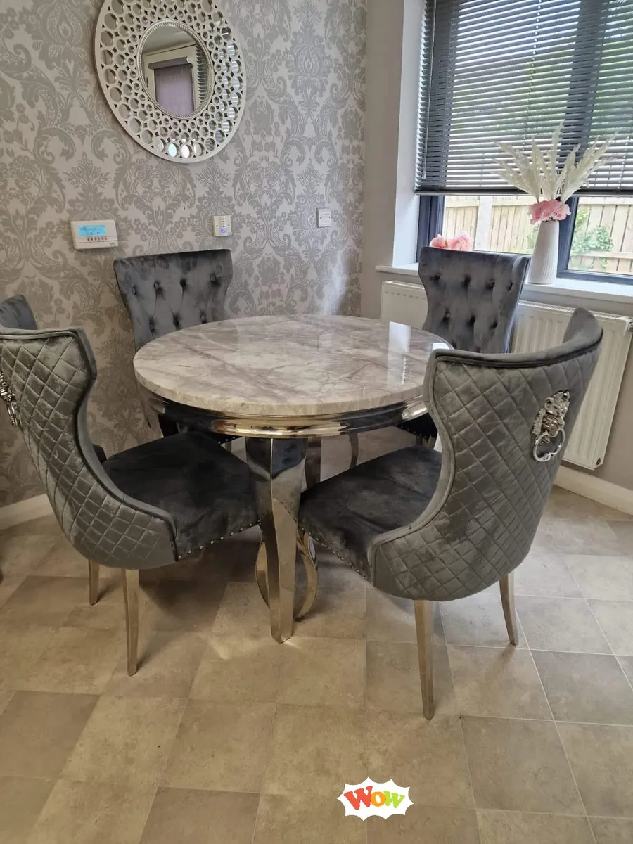 Marble Table & Chairs in Portstewart

Brand new ma - Image 1