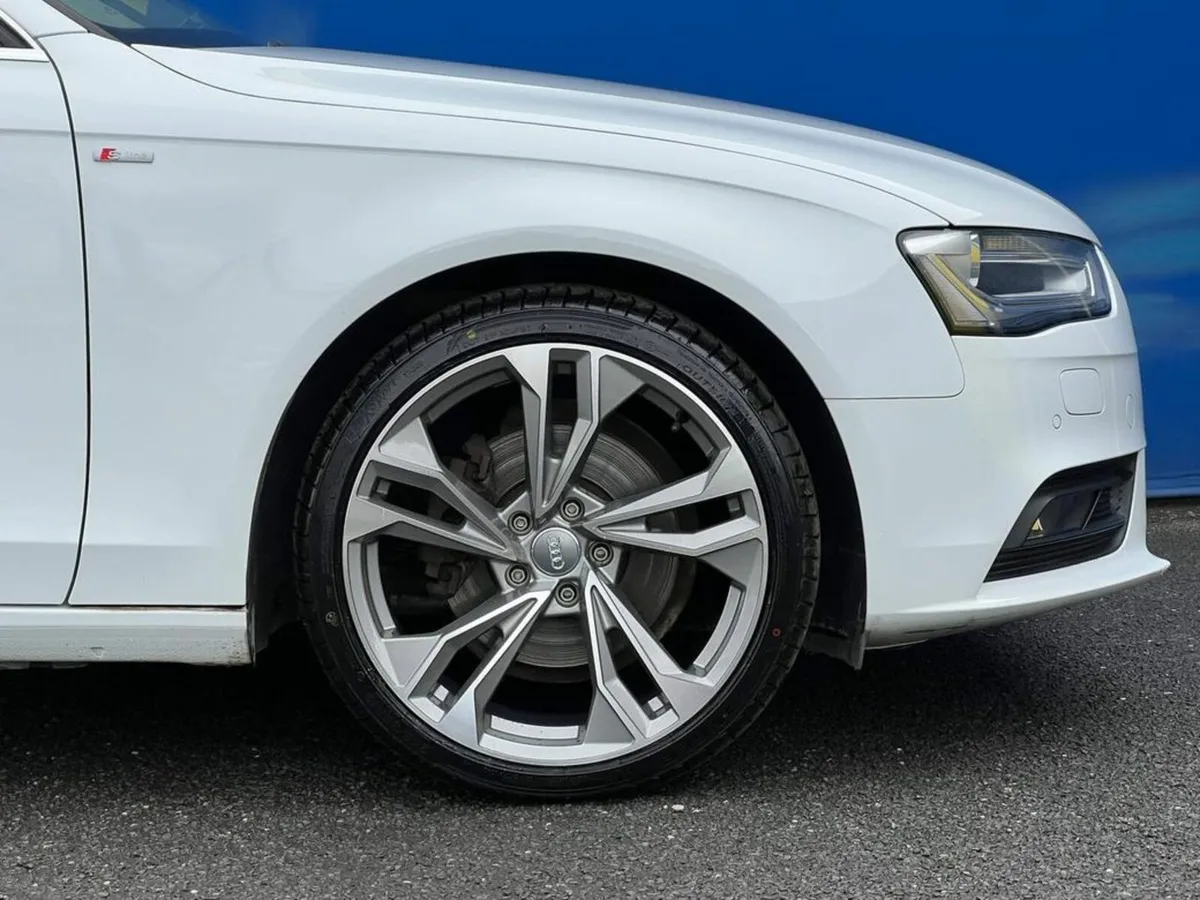 Audi A4 S-LINE PACK 2.0 TFSI AUTO // TILT & SLIDE - Image 2