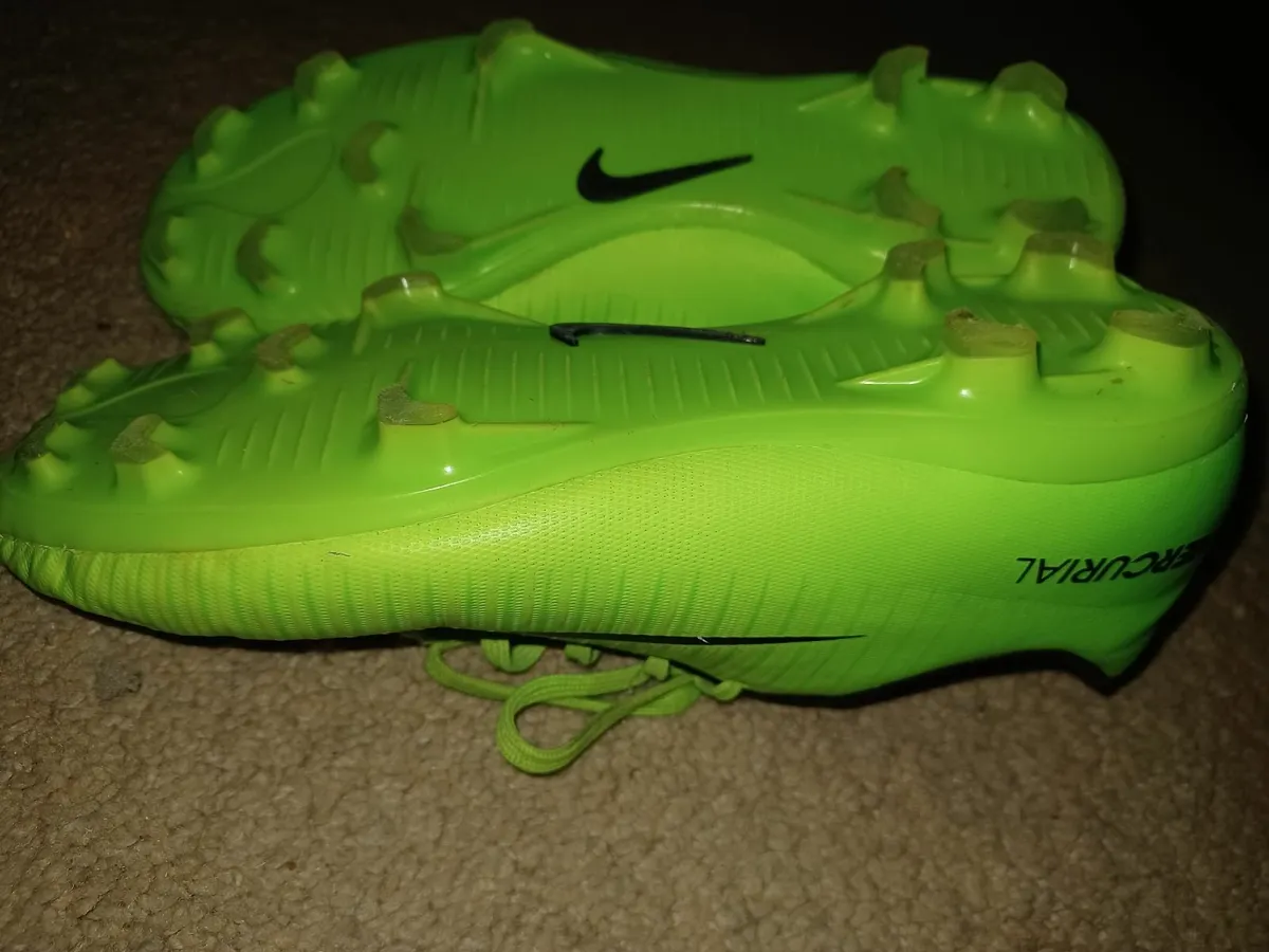 Nike Mercurial football boots size 2 - Image 2