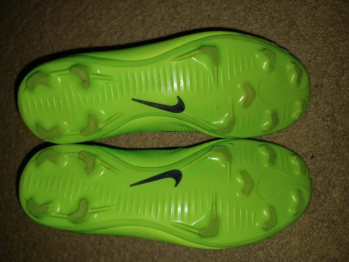 Nike Mercurial football boots size 2 - Image 3