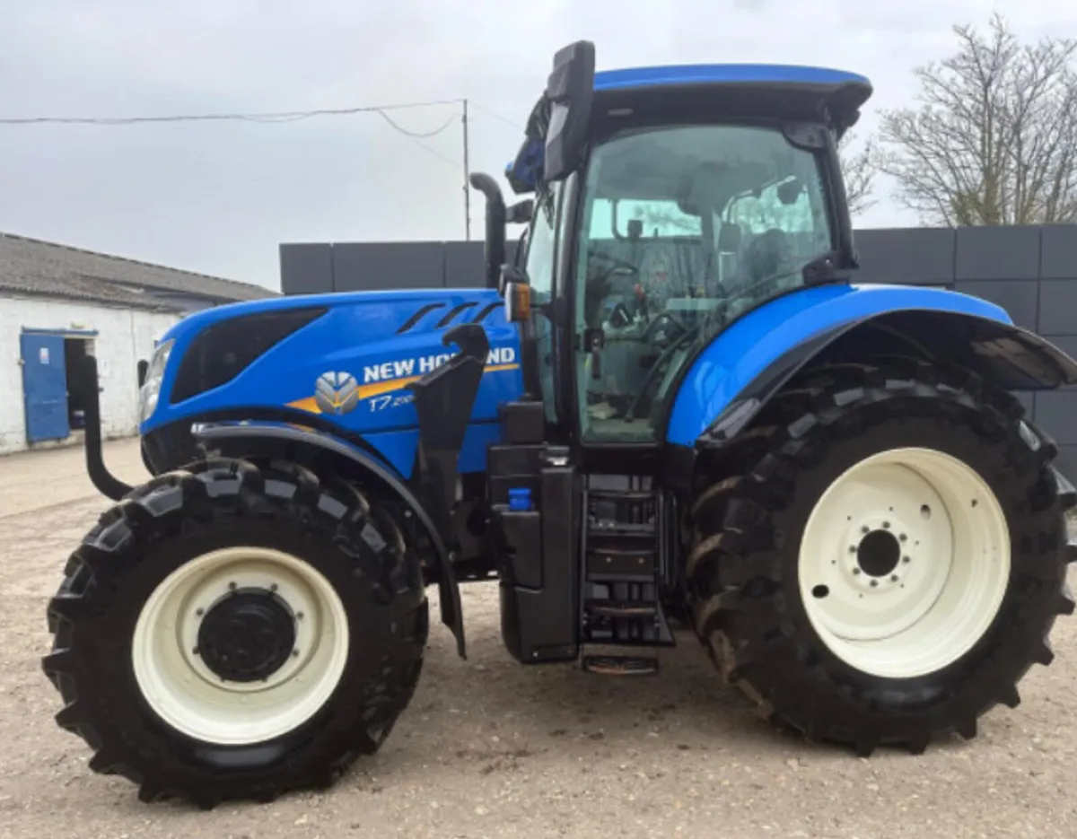 2023 New Holland T7 210 - Image 2