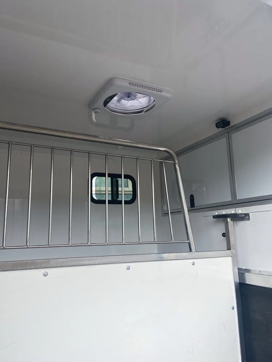 NEW 3.5 TONNES 2 STALL HORSEBOX / 2 BOX BY REGENT - Image 2