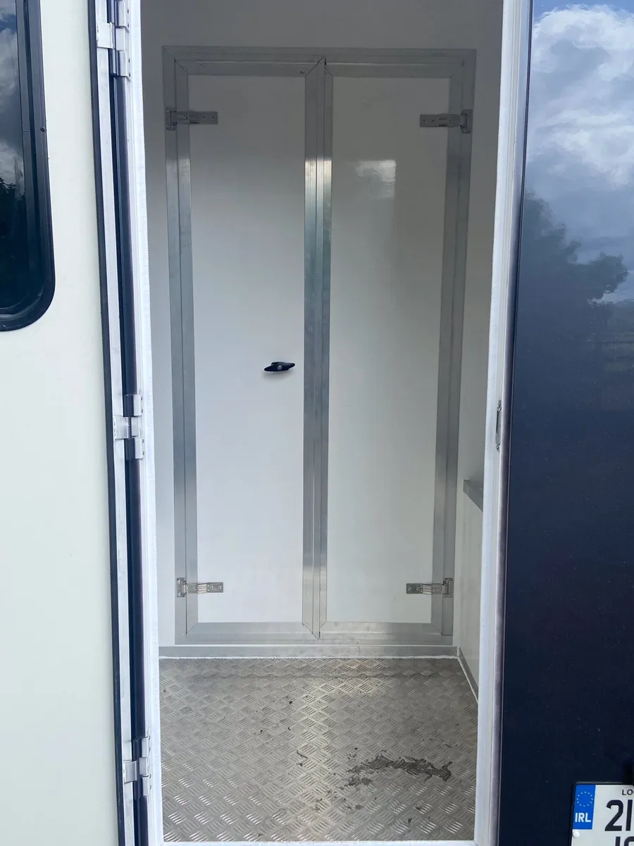 NEW 3.5 TONNES 2 STALL HORSEBOX / 2 BOX BY REGENT - Image 3