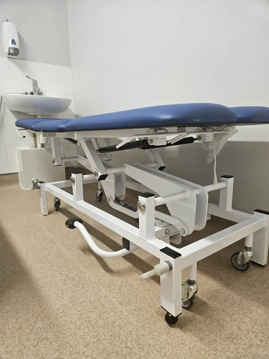 Treatment Couch Electrically Operated Split Leg - Image 3