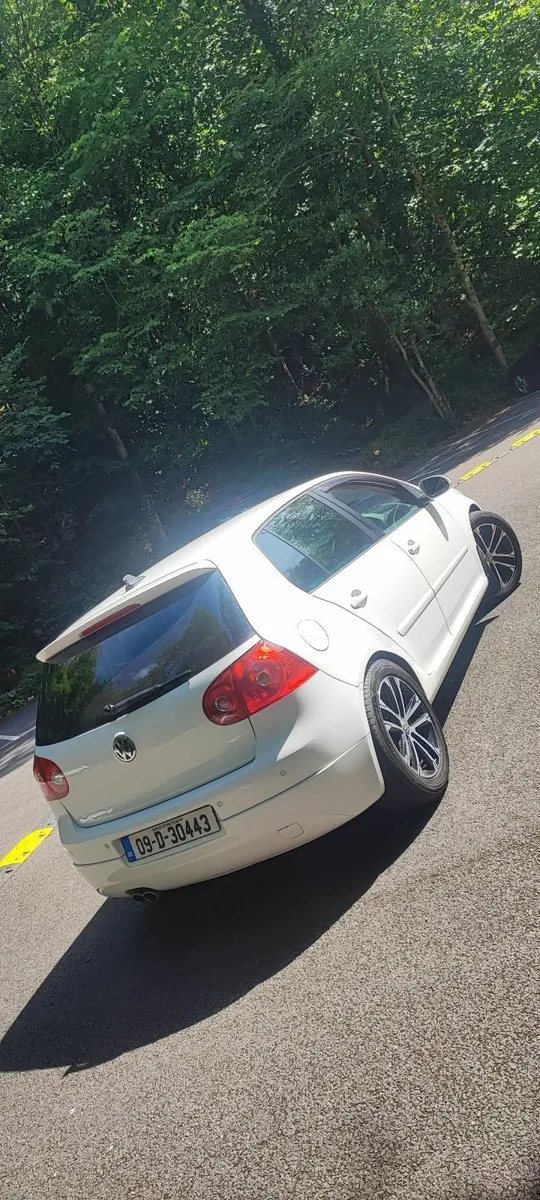 Volkswagen Golf 2009 - Image 2