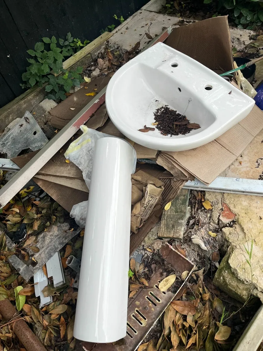 sink with pedestal - Image 1